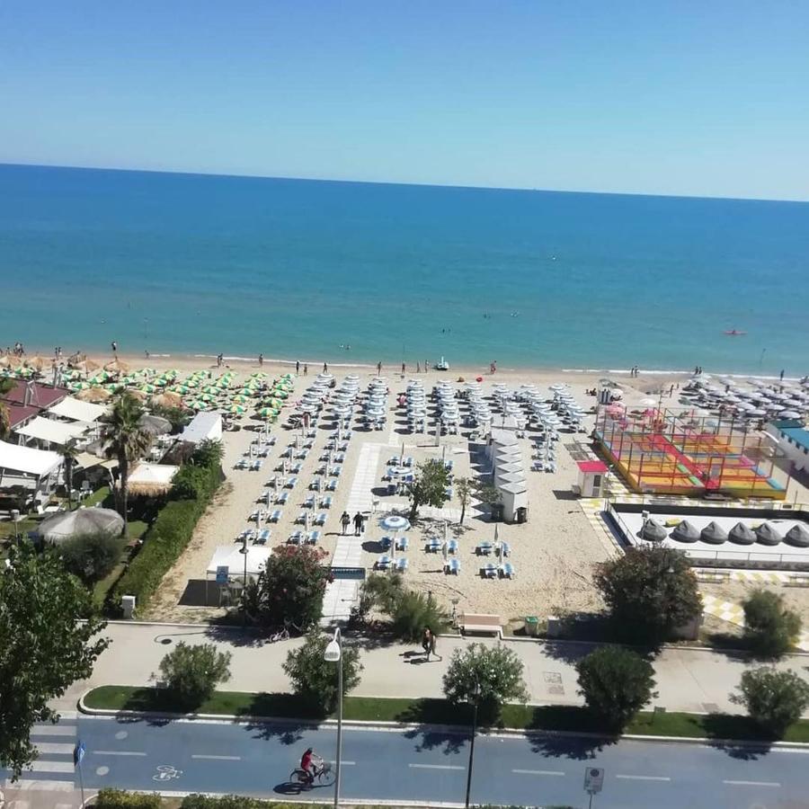 Hotel Boston Alba Adriatica Exterior photo