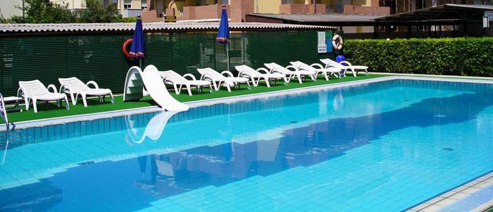 Hotel Boston Alba Adriatica Exterior photo