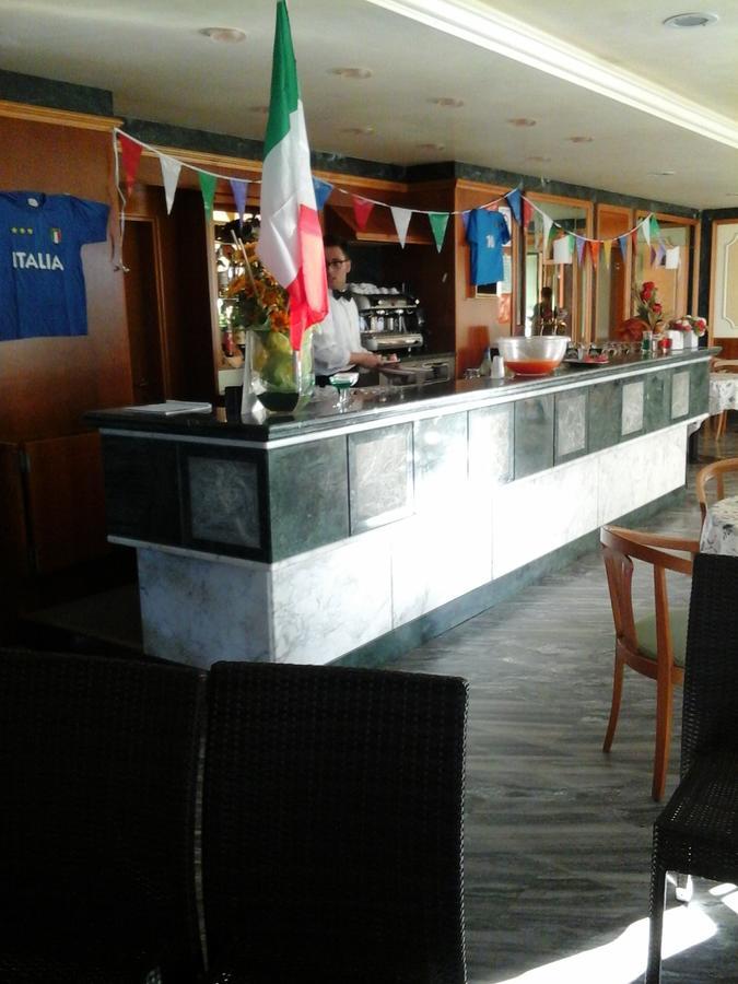 Hotel Boston Alba Adriatica Exterior photo