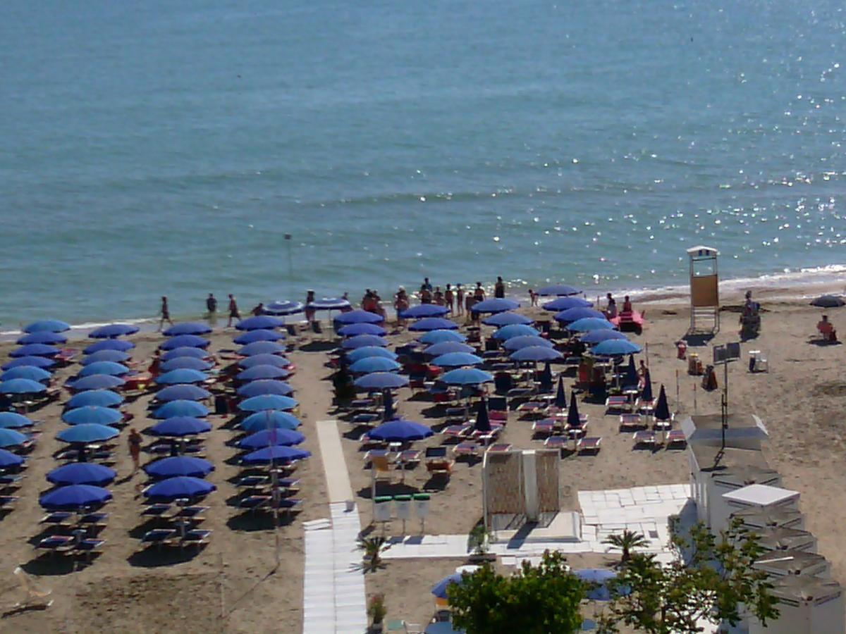 Hotel Boston Alba Adriatica Exterior photo