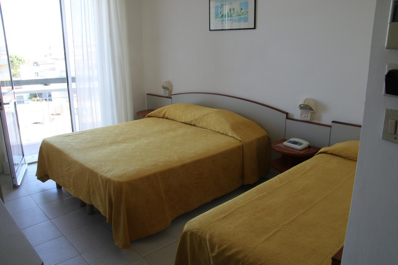 Hotel Boston Alba Adriatica Exterior photo
