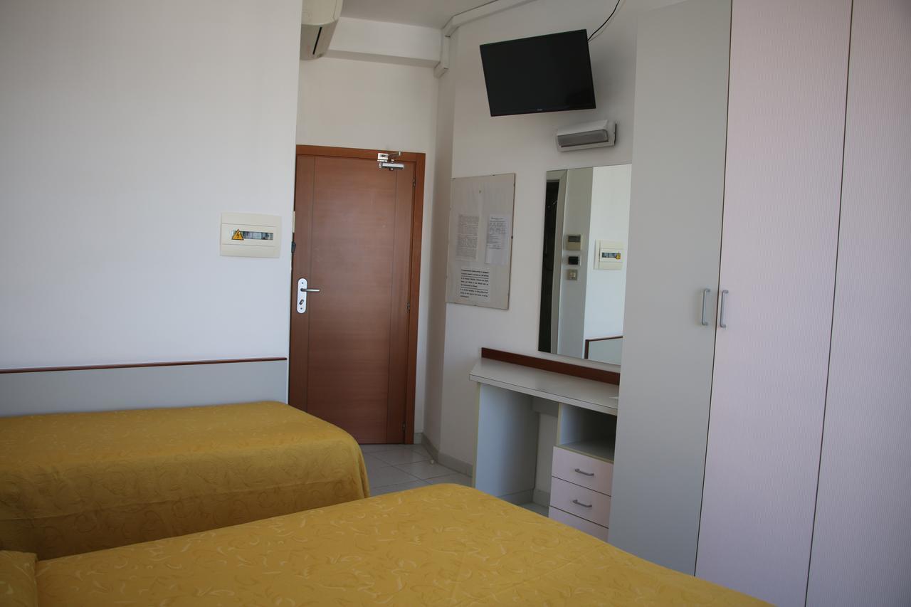 Hotel Boston Alba Adriatica Exterior photo
