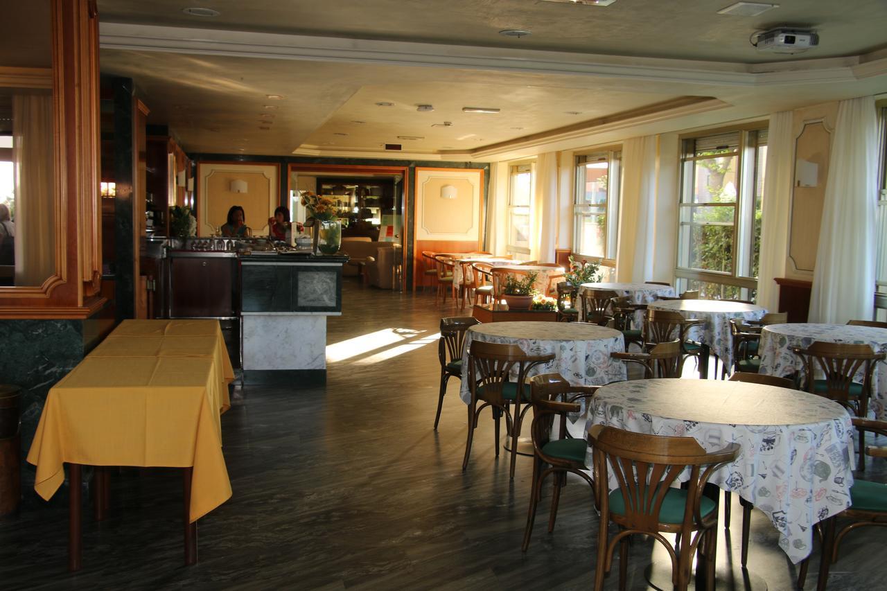 Hotel Boston Alba Adriatica Exterior photo