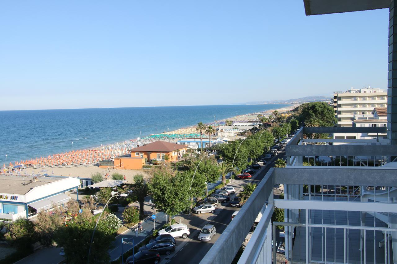 Hotel Boston Alba Adriatica Exterior photo