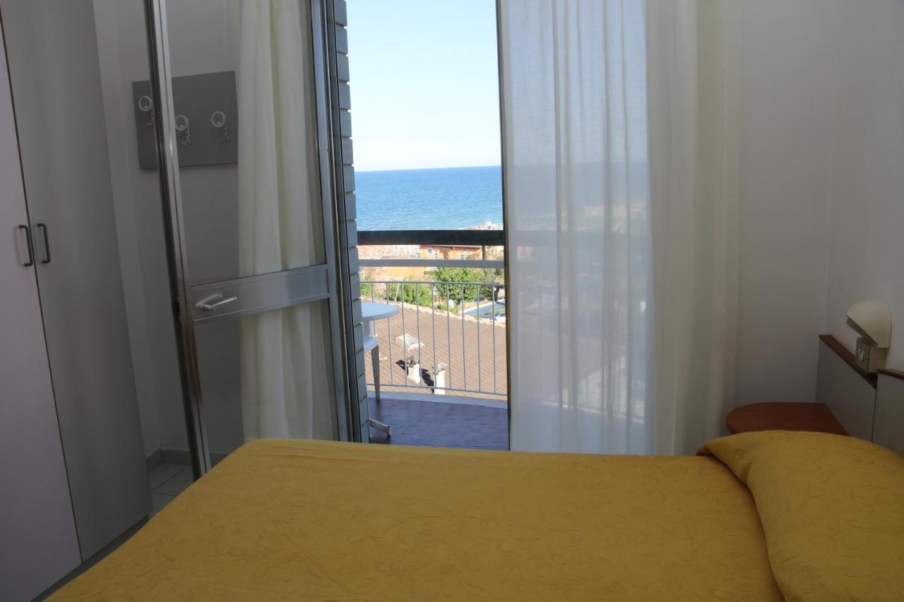 Hotel Boston Alba Adriatica Exterior photo